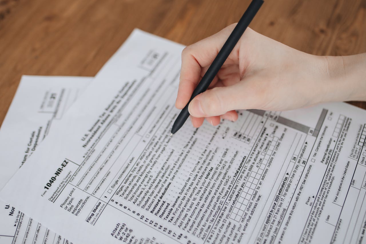 Immigration vs. Expatriation: Key Differences and Legal Implications